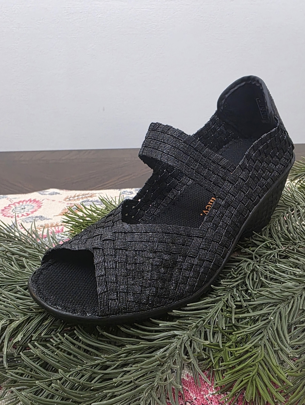 bernie mev. Women's Lane Wedges in Black